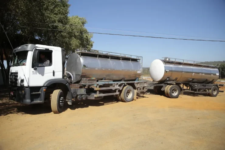 Caminhão utilizado para transporte de leite