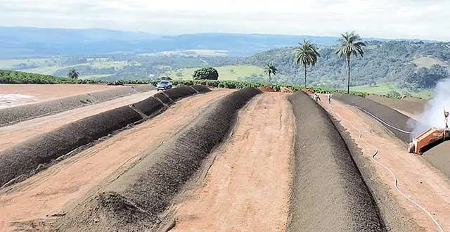 Campo de compostagem de resíduos sólidos oriundos da pecuária leiteira