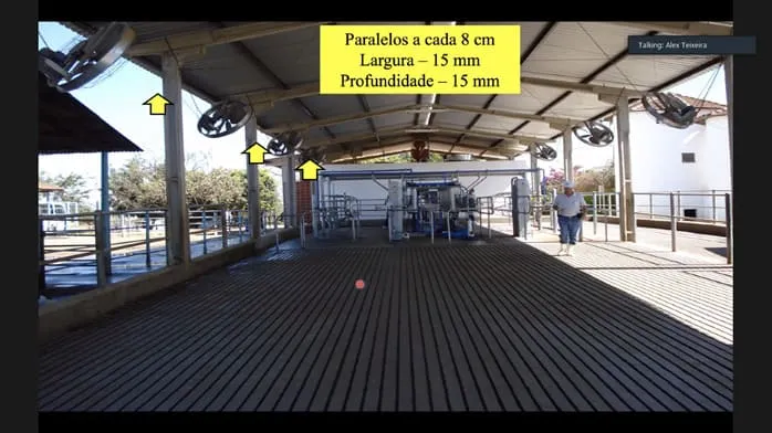Sala de espera com presença de frisos no piso