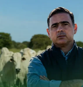 Antonio Chaker em uma fazenda de pecuária de corte